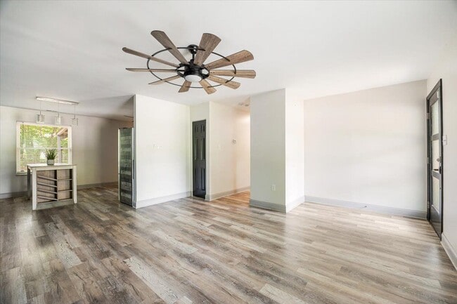 Building Photo - 4701 Lucinda Ln