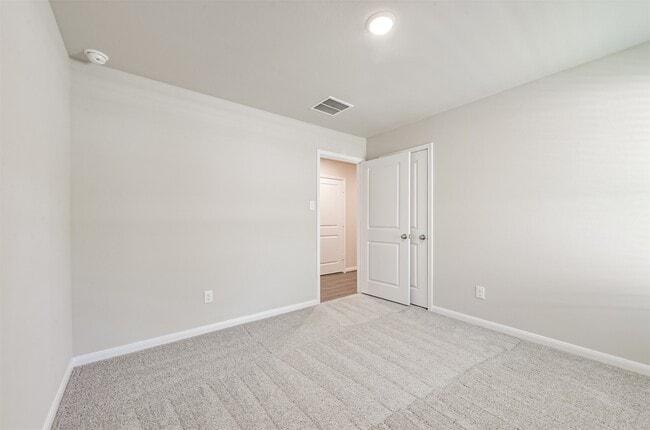 Building Photo - 2 N Circlewood Glen