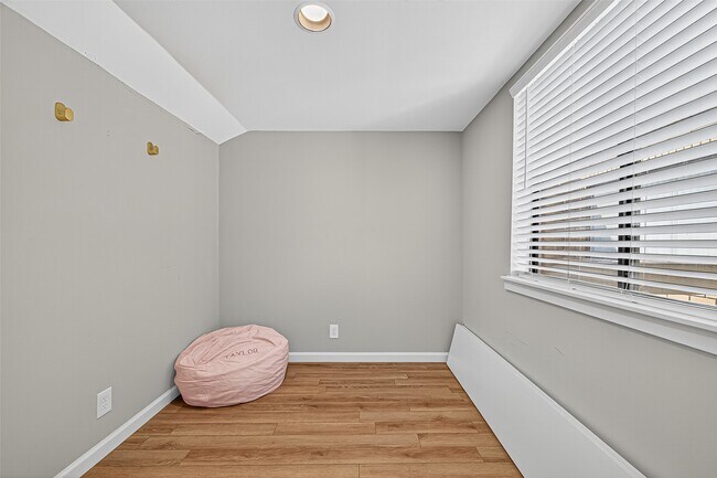 Building Photo - 1320 Chardonnay Dr