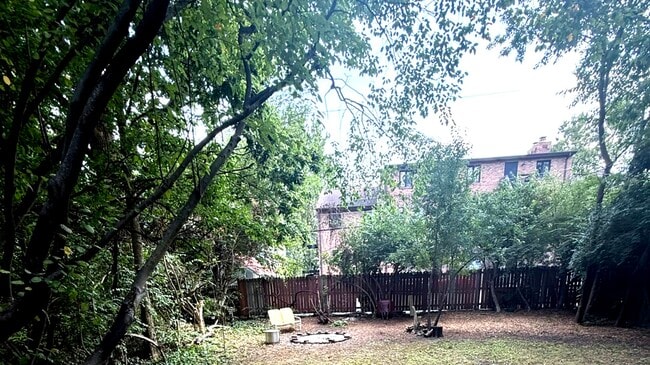 Building Photo - 707 W Iowa St