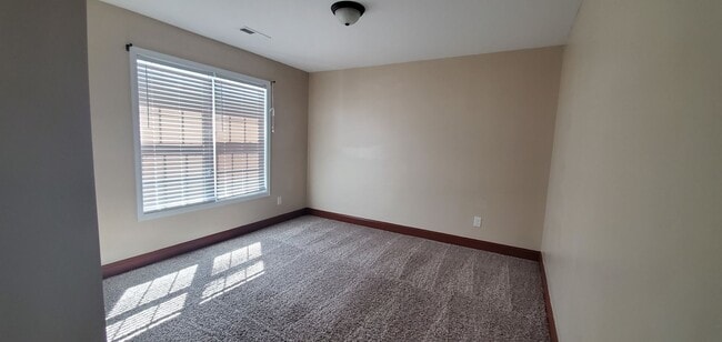 Building Photo - Spectacular!