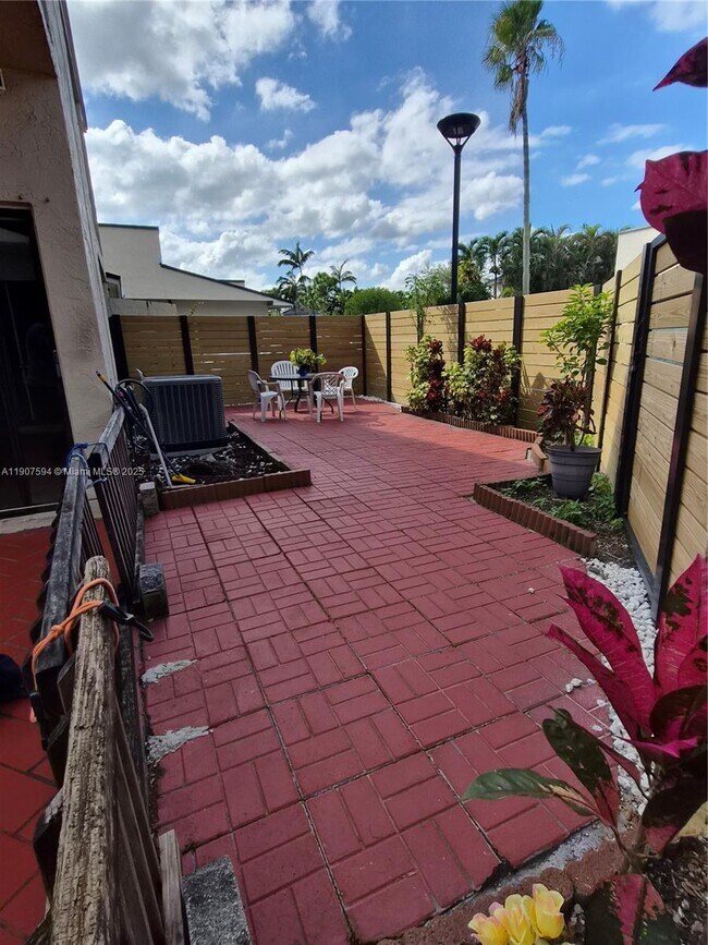 Building Photo - 10904 SW 72nd St