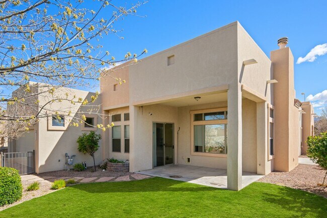 Building Photo - Spacious Home in Del Prado with pool access