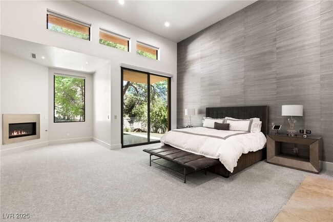 Building Photo - 2 Castle Oaks Ct