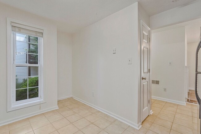 Building Photo - Bright & Cheery 2 BR 2 Bath Unit Available...