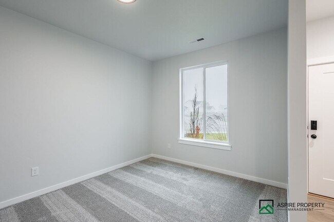 Building Photo - BRAND NEW 4 Bed 2.5 Bath Home