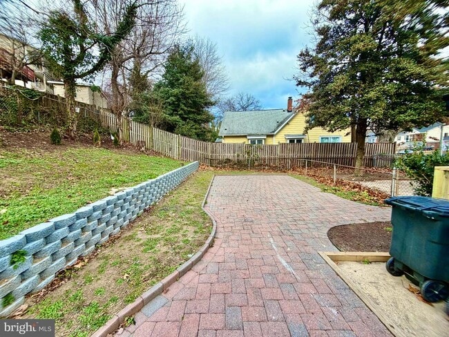 Building Photo - 2415 Fairhaven Ave