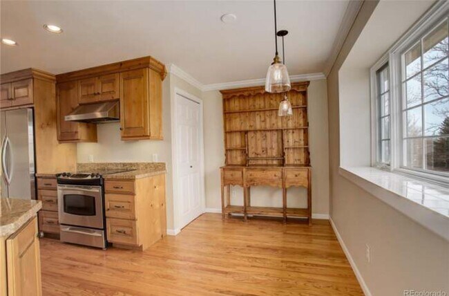 Building Photo - West Highlands 4-bedroom 2-bathroom