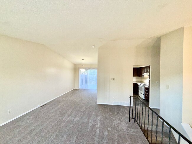 Building Photo - North-East Tri-Level Home!