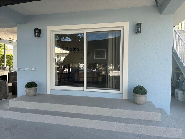 Building Photo - 112 Captains Ct