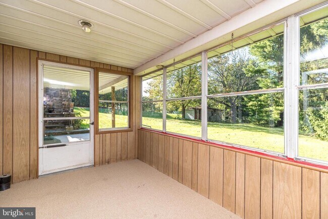 Building Photo - 932 Croton Rd