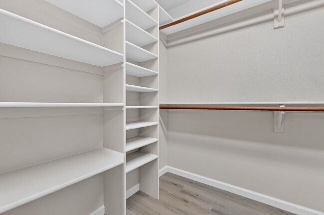 Building Photo - 546 Deer Horn Ct