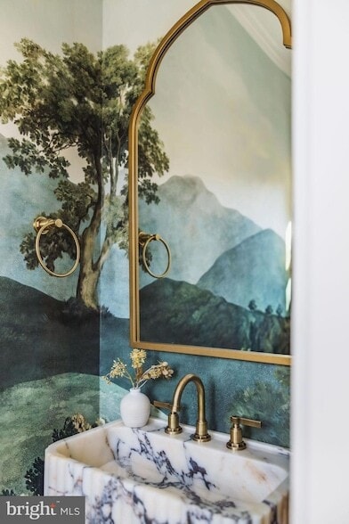 Building Photo - 2460 Ontario Rd NW