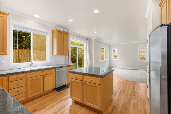 Building Photo - 6594 163rd Pl SE