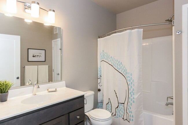 Building Photo - Spacious 2-Bedroom/2-Bath, largest end-uni...