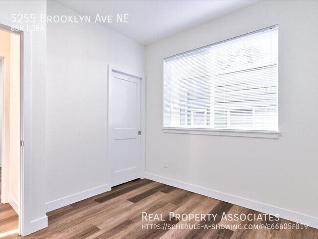 Building Photo - 5255 Brooklyn Ave NE