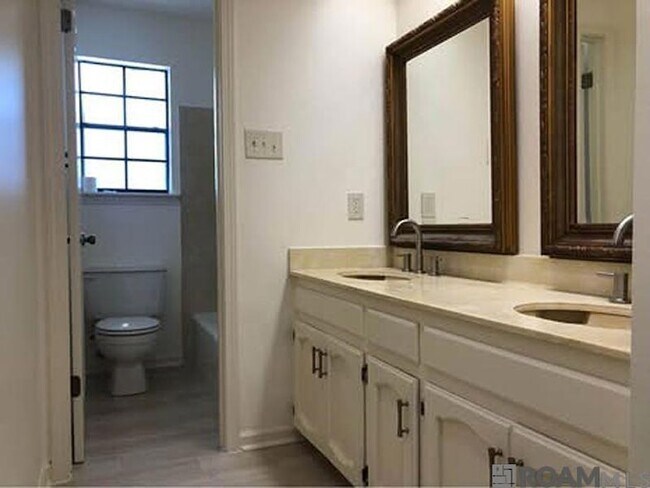 Building Photo - 13523 Willowridge Ave