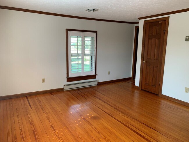 Building Photo - 2 Story Historic Home Near New London Academy