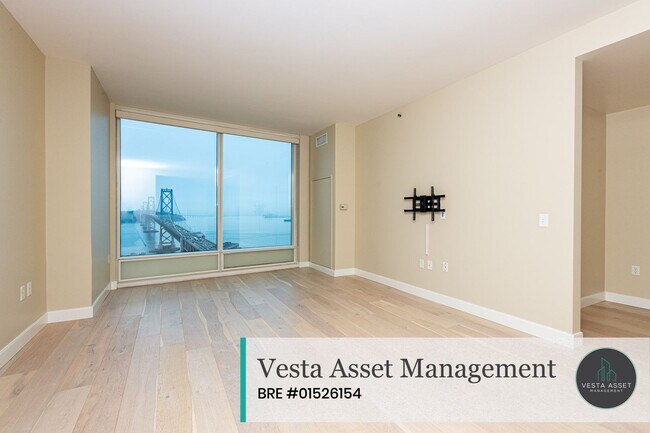 Building Photo - Luxurious High-Rise Living with Iconic San Francisco Views