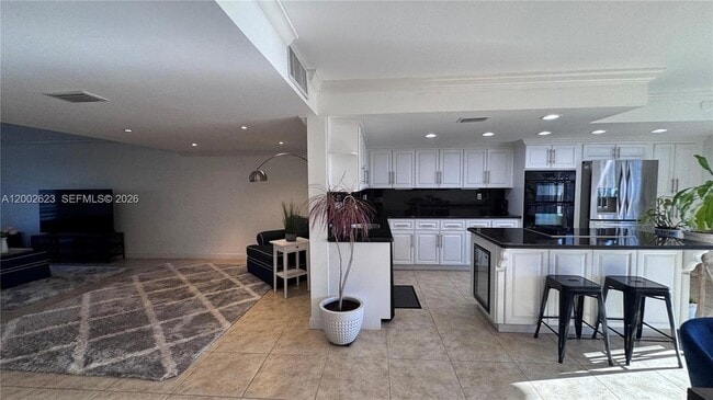 Building Photo - 903 NE 27th Ave