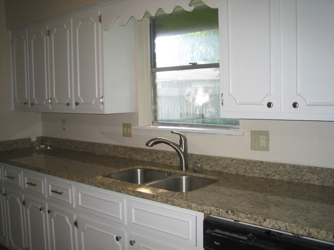 Building Photo - 10426 Sagebluff Dr