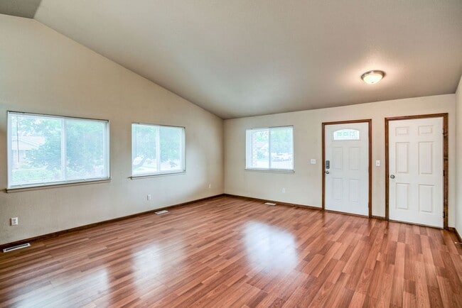 Building Photo - 3 Bedroom 2 Bath Ranch Style Home in Loveland