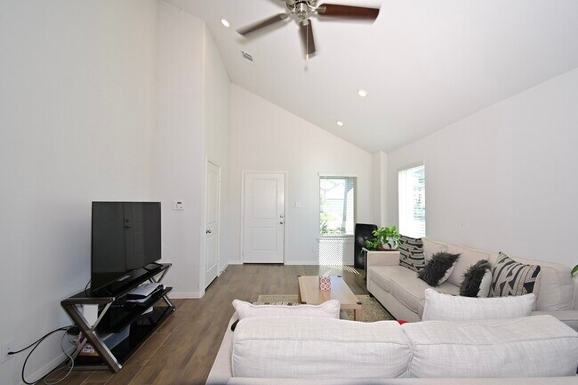 Building Photo - 21534 Cypress Trellis Dr