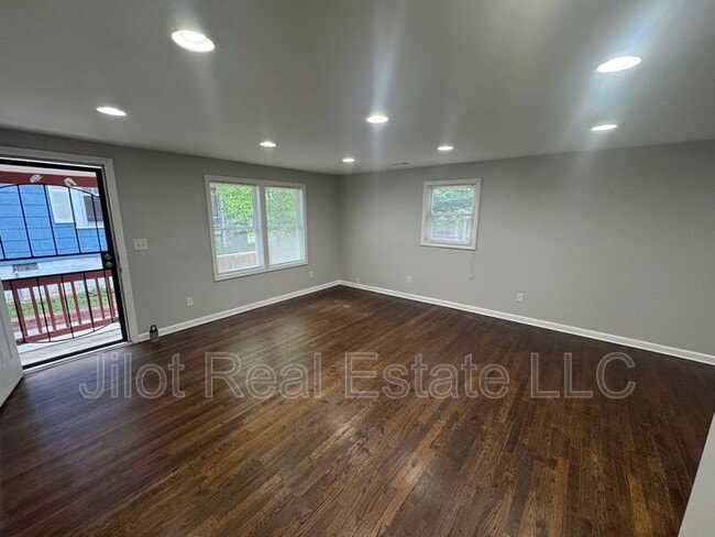 Building Photo - 1370 Clermont Ave