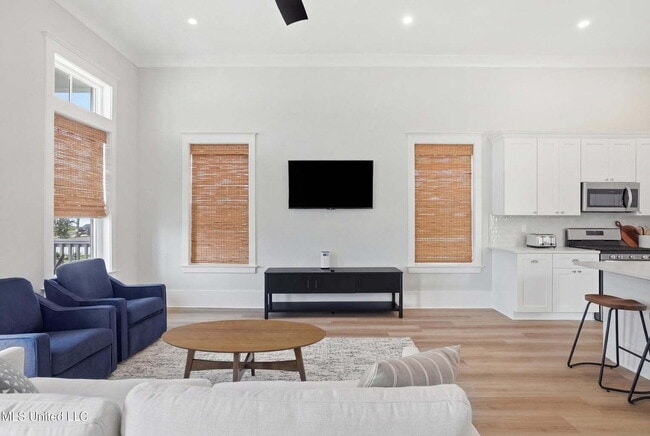 Building Photo - Fully furnished brand new home with garage!