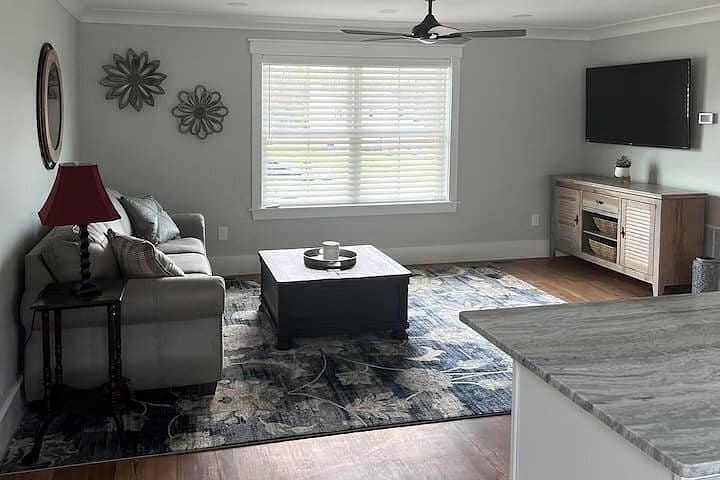 Building Photo - 222 Brookview Dr