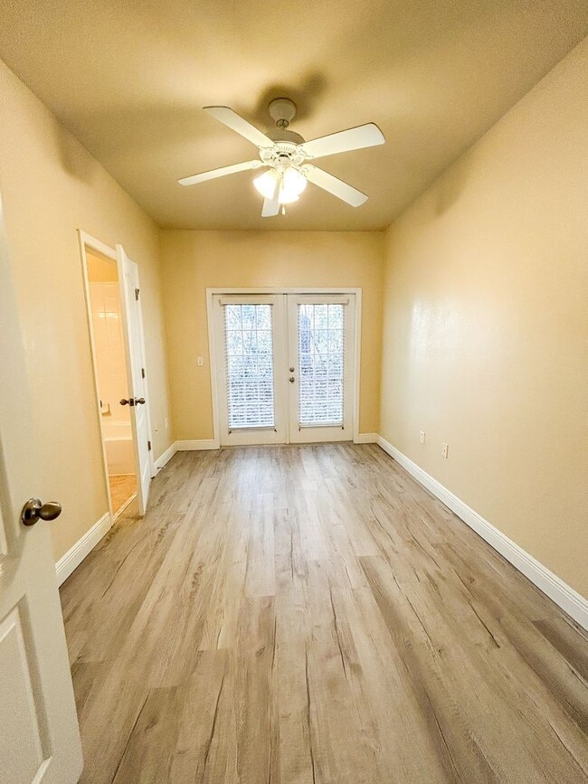 Building Photo - Chase Hollow #64