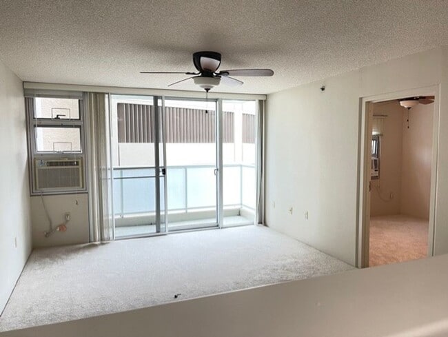 Building Photo - Country Club Village 6