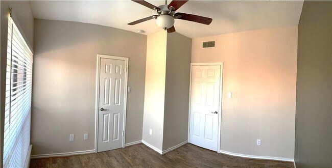 Building Photo - 10176 Oakberry St