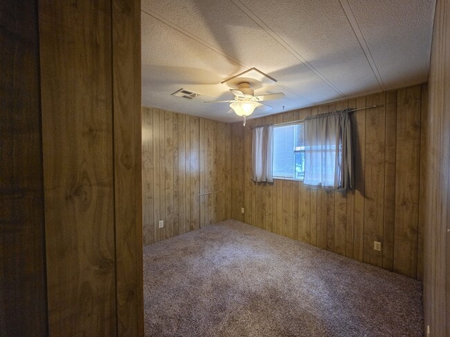 Building Photo - 2800 S White Mountain Rd