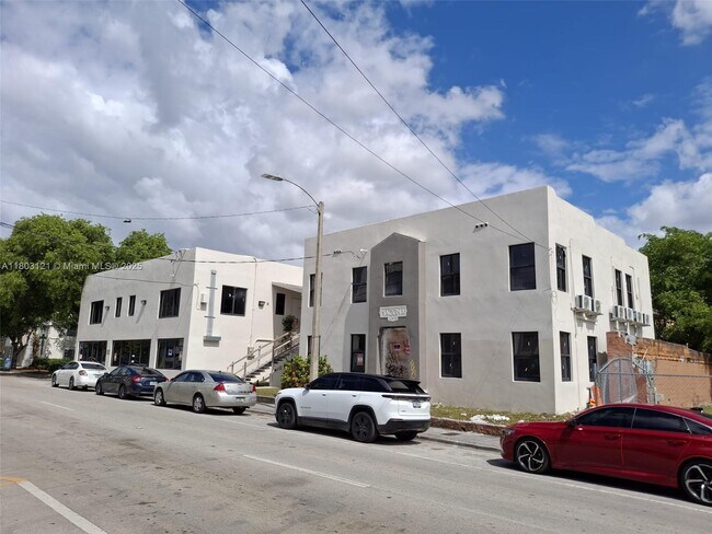 Primary Photo - 539 SW 7th Ct