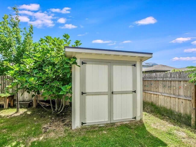 Building Photo - 128 Flexus Ln