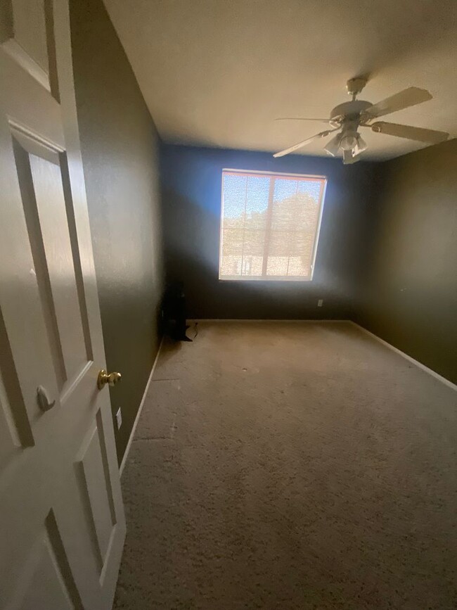 Building Photo - 3 bed / 3 bath w/Pool on Large Lot in Glen...