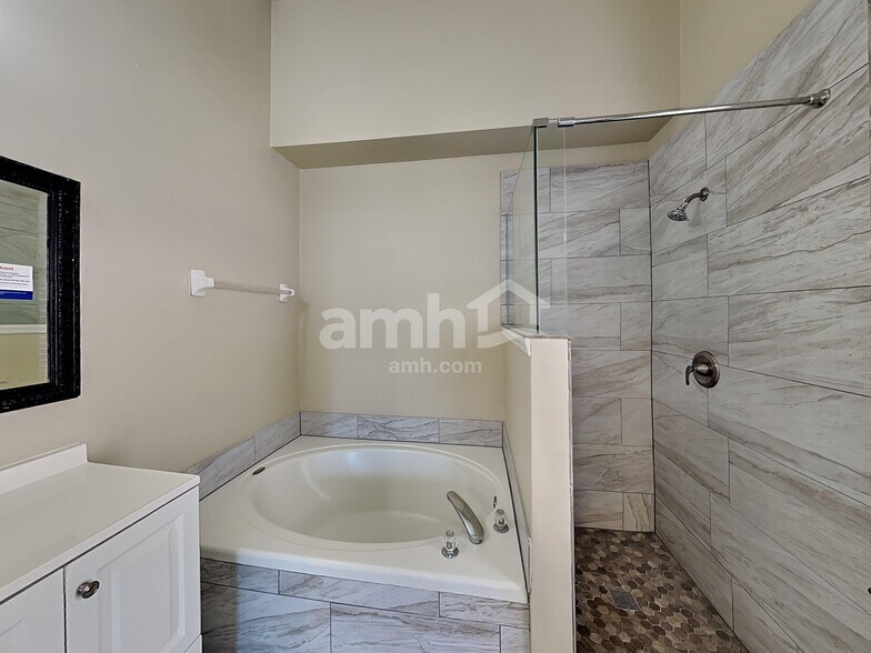 Building Photo - 1757 Chandelier Cir E