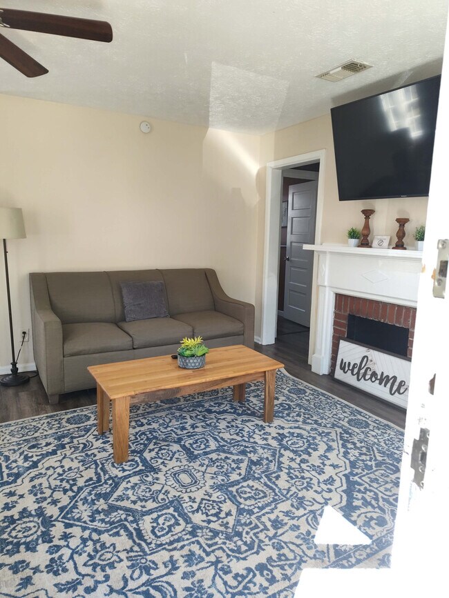 Building Photo - 3912 Crestview Dr