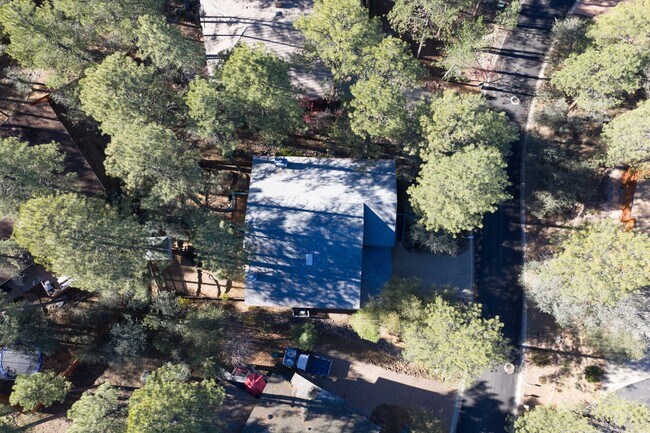 Building Photo - Spacious 3 Bed, 3 Bath Home in Hidden Valley Ranch!