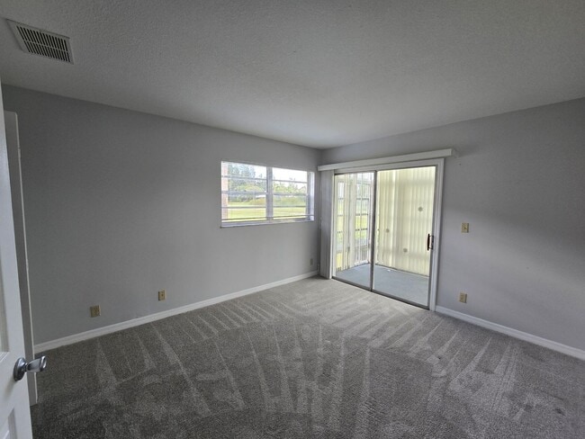 Building Photo - ANNUAL RENTAL - 55+ COMMUNITY 2/2 IN VISTA ROYALE