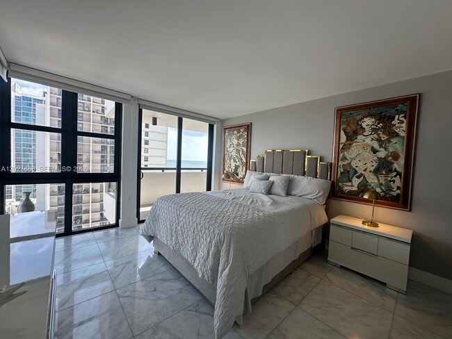 Building Photo - 2555 Collins Ave