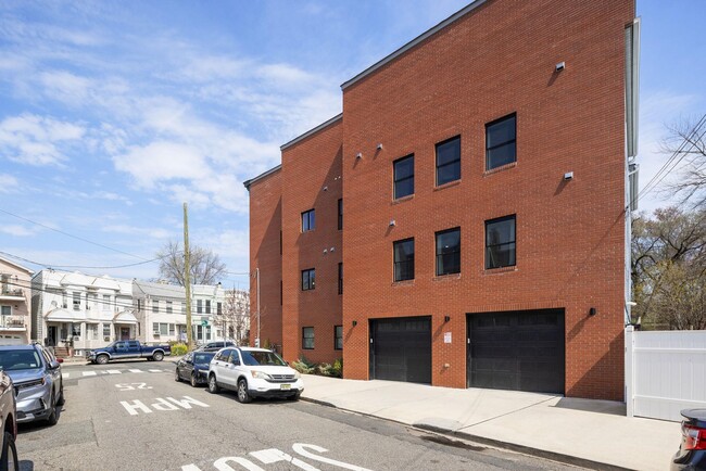 Building Photo - 43.5 Belmont Ave