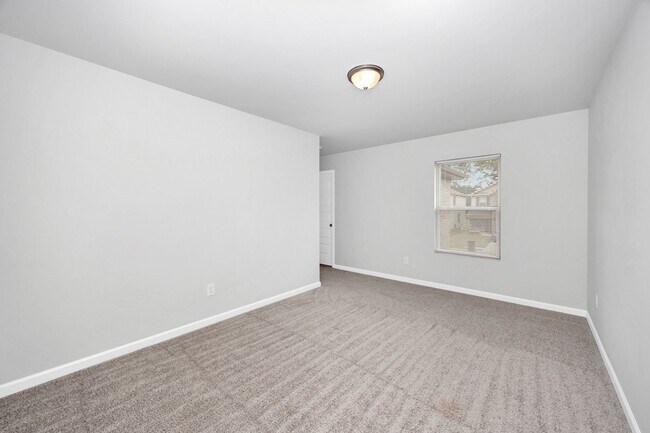 Building Photo - 3 Bedroom House in East Limestone