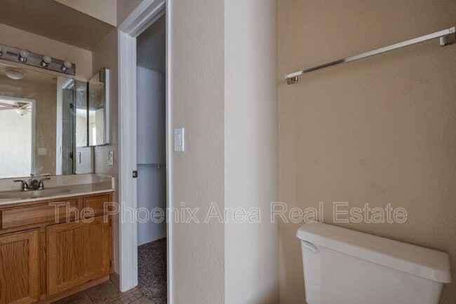 Building Photo - 2985 N Oregon St