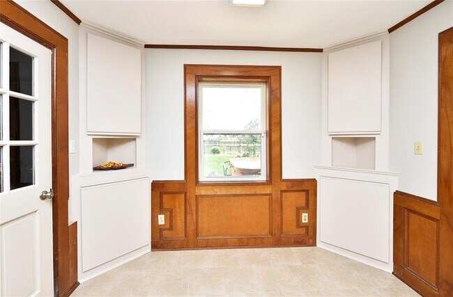 Building Photo - 1811 Laurel Oaks Dr