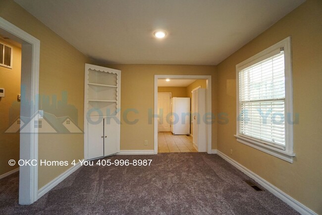 Building Photo - Stylish, Updated 2 Bedroom House! Move-in ...