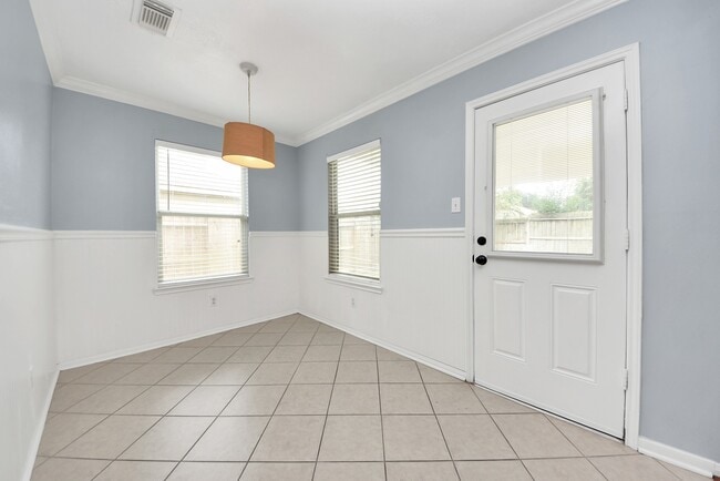 Building Photo - 7238 Foxshadows Ln