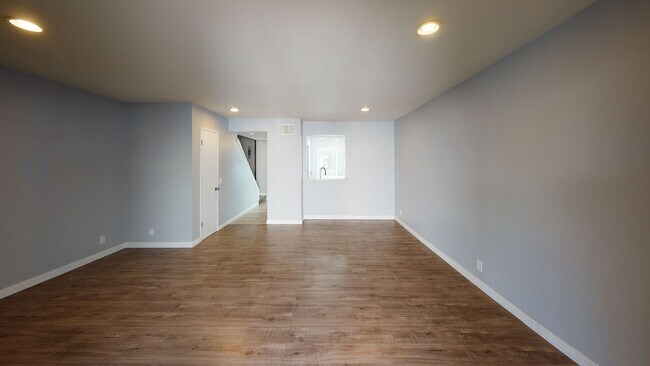 Building Photo - 2 Large Bedroom Home Centrally Located in Garden Grove