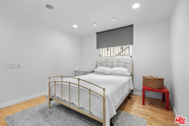 Building Photo - 1515 S Beverly Dr